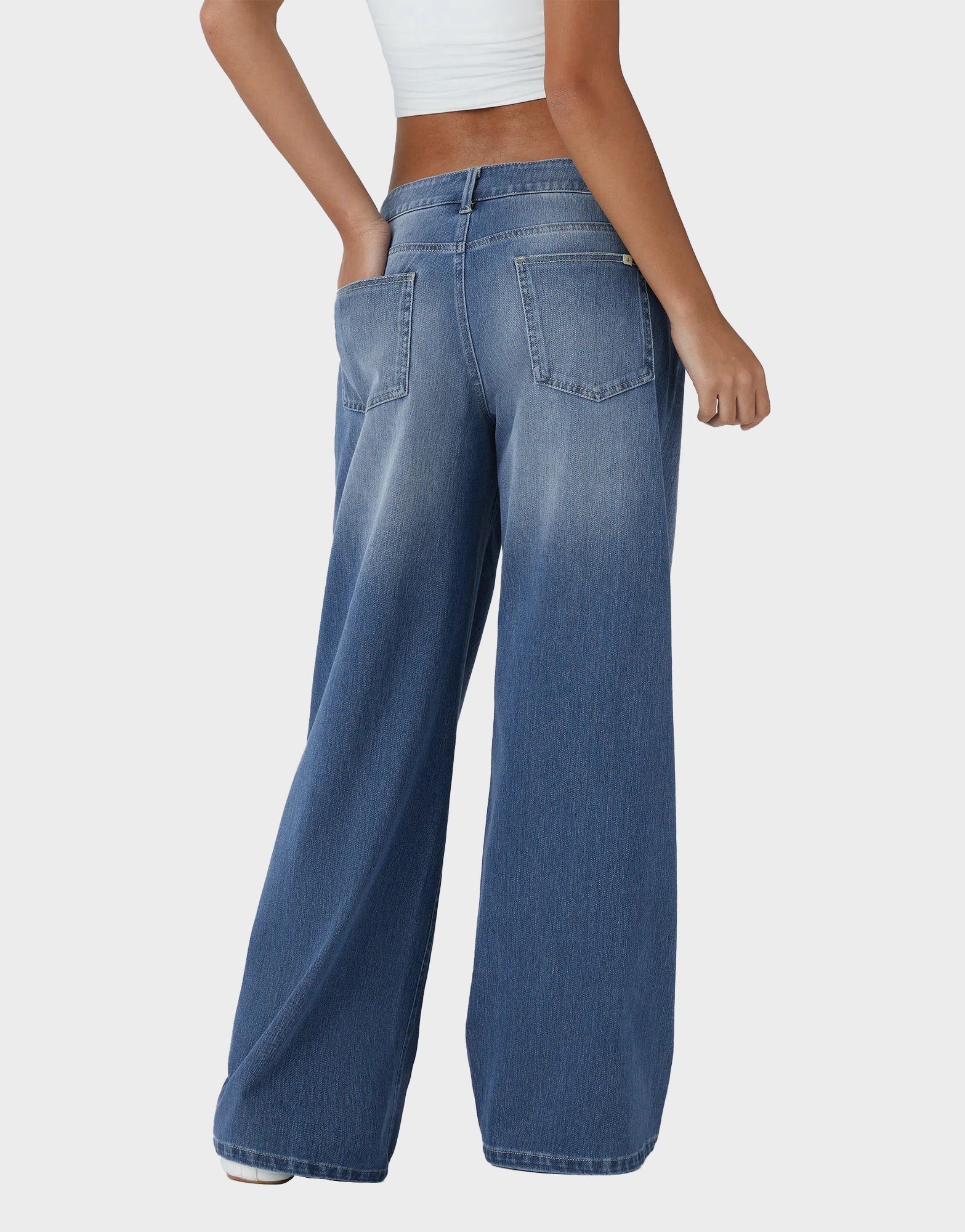 Asymmetrische Loose-Fit Wide-Leg Jeans mit niedriger Taille