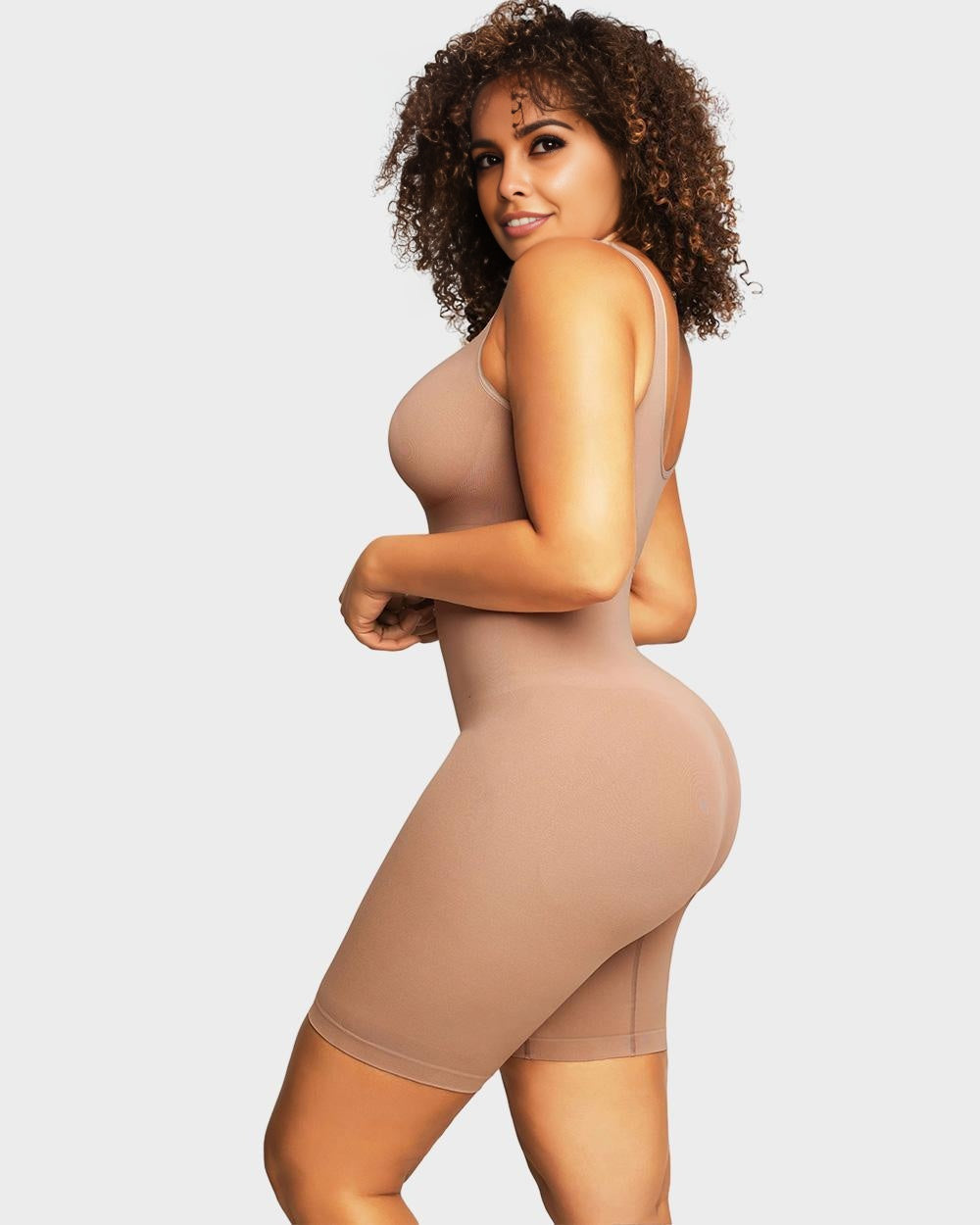 Nahtloser Shaping-Body mit mittellangem Bein